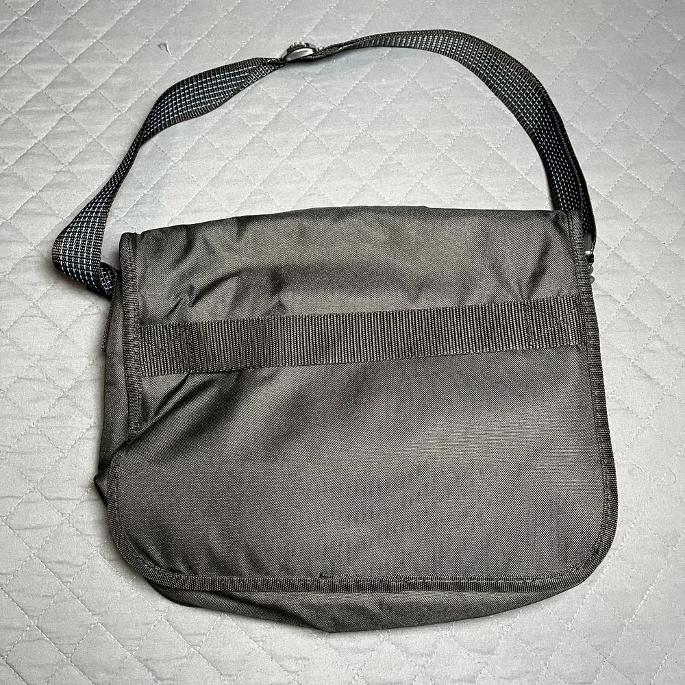 ResMed AirSense 11 Padded CPAP Carry Case – Gray Travel Bag with Strap – NEW